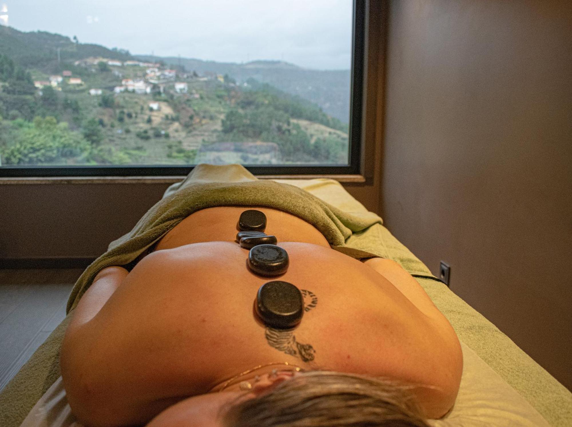 Mw Douro Wine & Spa ซานตามาร์ตาเดเปนาเกียว ภายนอก รูปภาพ Hot stone massage
