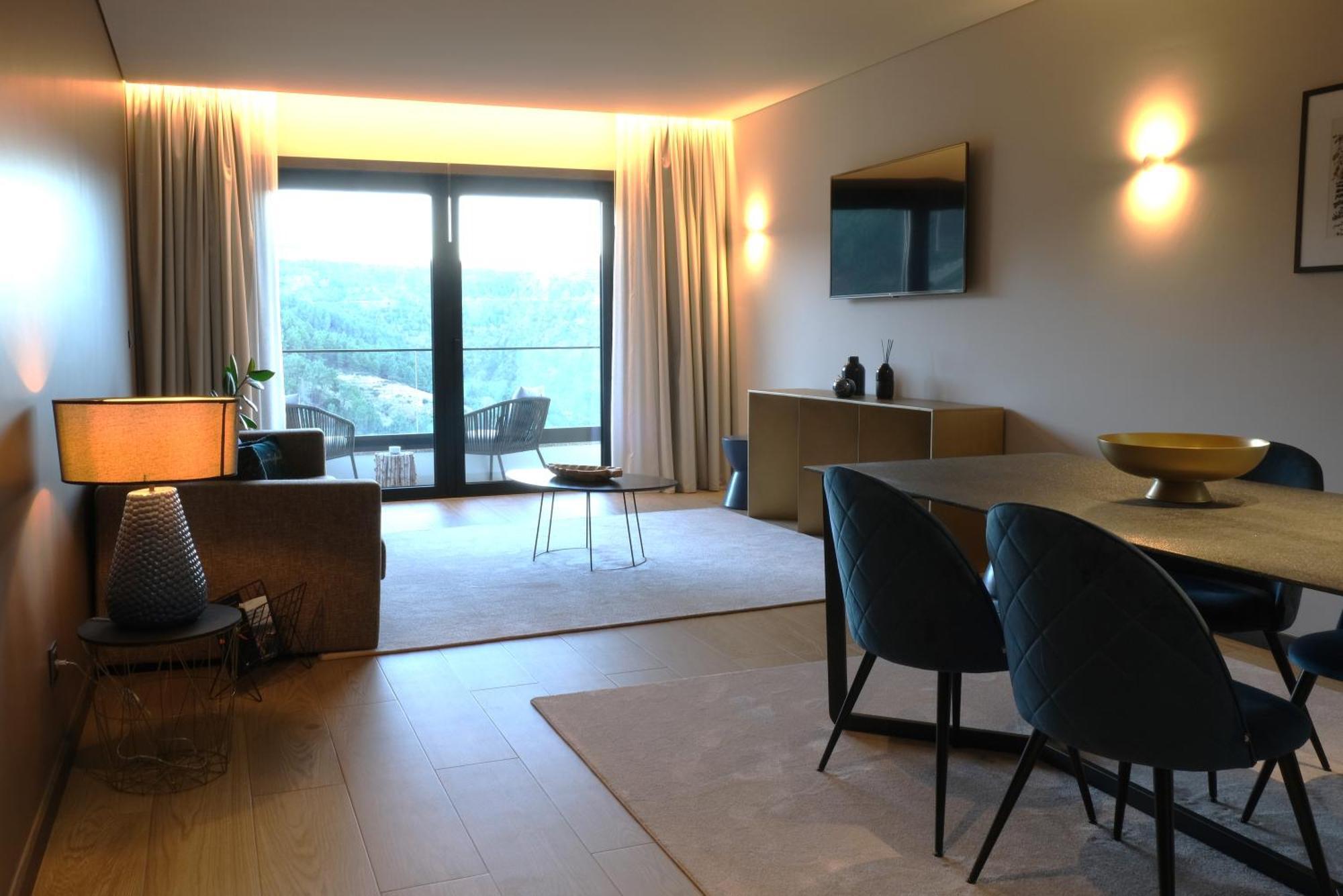 Mw Douro Wine & Spa ซานตามาร์ตาเดเปนาเกียว ภายนอก รูปภาพ A suite at the hotel