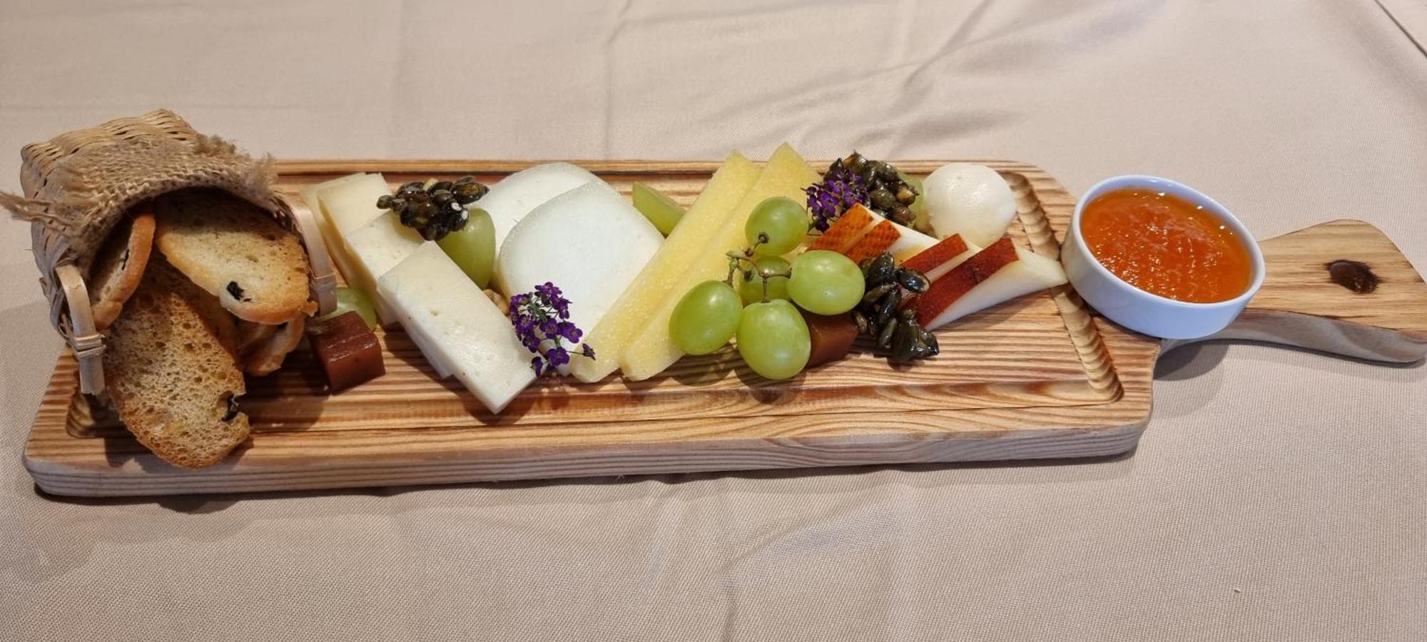 Mw Douro Wine & Spa ซานตามาร์ตาเดเปนาเกียว ภายนอก รูปภาพ Cheese platter